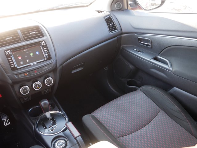 2017 Mitsubishi Outlander Sport ES 2.0 Image 32 of 37