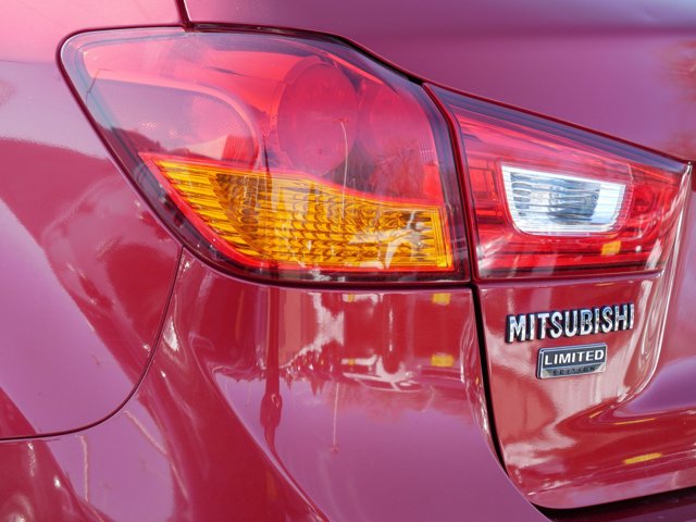 2017 Mitsubishi Outlander Sport ES 2.0 Image 34 of 37
