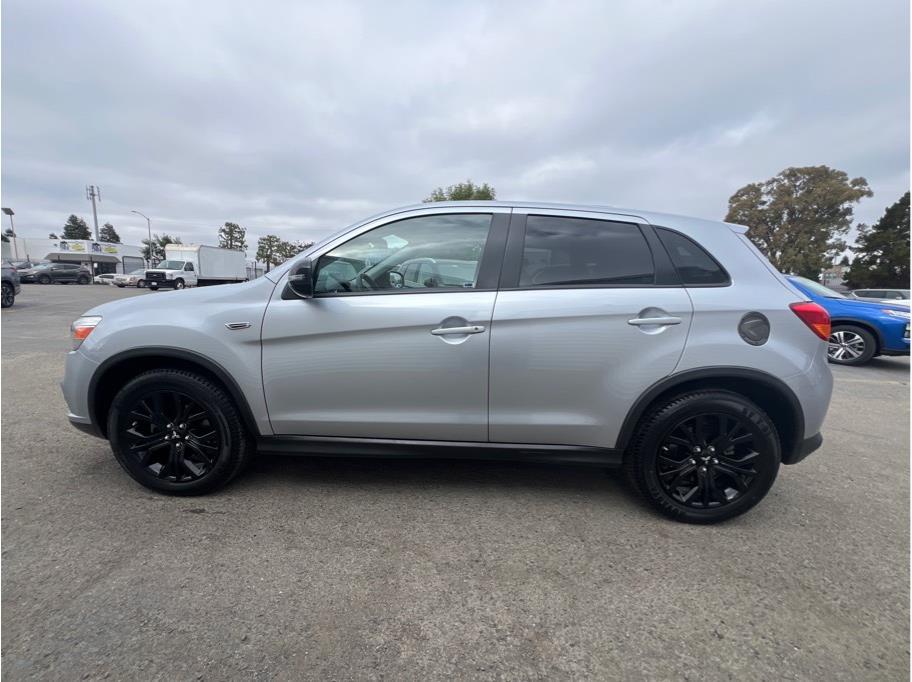 2017 Mitsubishi Outlander Sport ES 2.0 Image 8 of 24