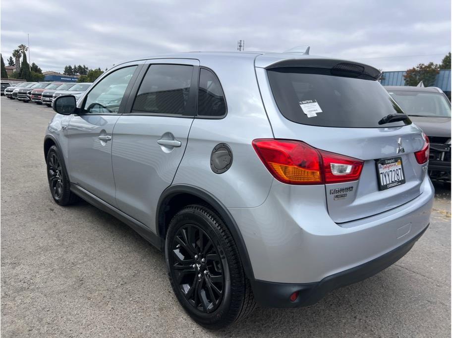 2017 Mitsubishi Outlander Sport ES 2.0 Image 7 of 24