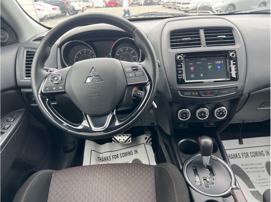2017 Mitsubishi Outlander Sport ES 2.0 Image 16 of 24