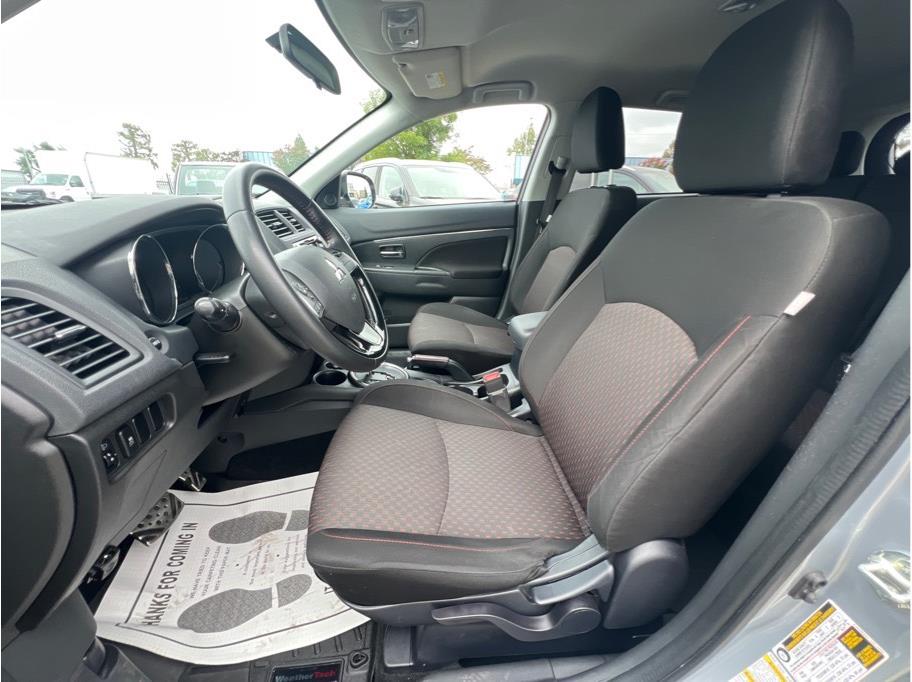 2017 Mitsubishi Outlander Sport ES 2.0 Image 14 of 24