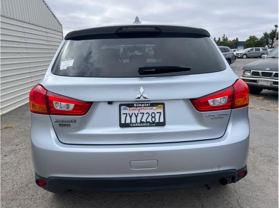 2017 Mitsubishi Outlander Sport ES 2.0 Image 6 of 24