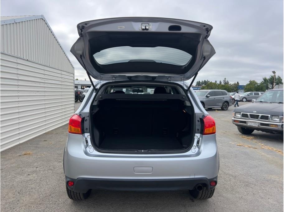 2017 Mitsubishi Outlander Sport ES 2.0 Image 12 of 24