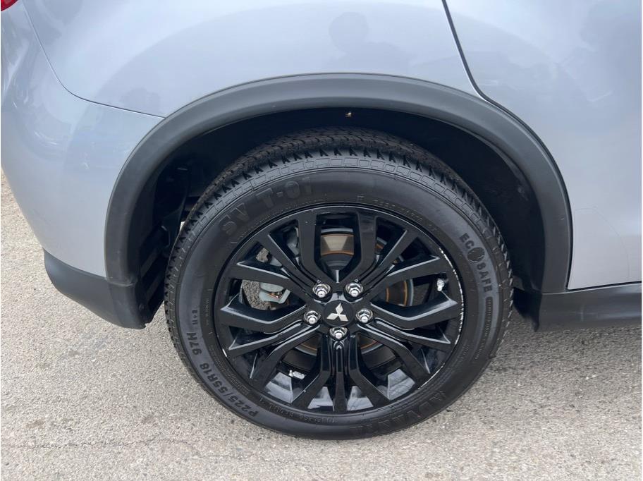 2017 Mitsubishi Outlander Sport ES 2.0 Image 9 of 24