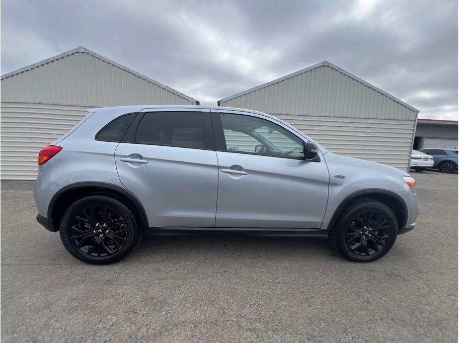 2017 Mitsubishi Outlander Sport ES 2.0 Image 4 of 24