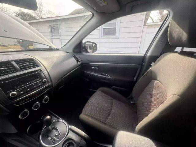 Vehicle image 24 of 30