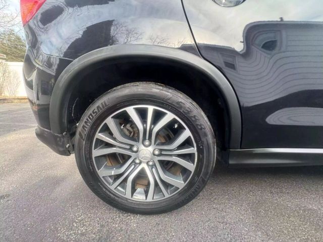 Vehicle image 27 of 30