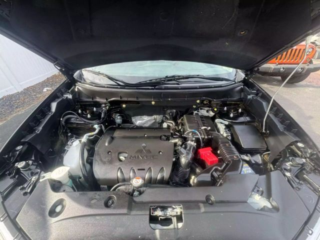 Vehicle image 25 of 30