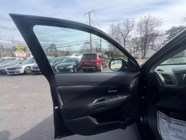 Vehicle image 8 of 30