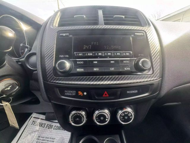 Vehicle image 23 of 30