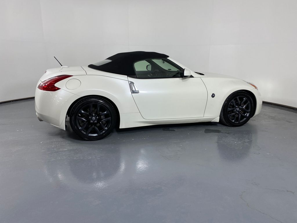 Vehicle image 4 of 30