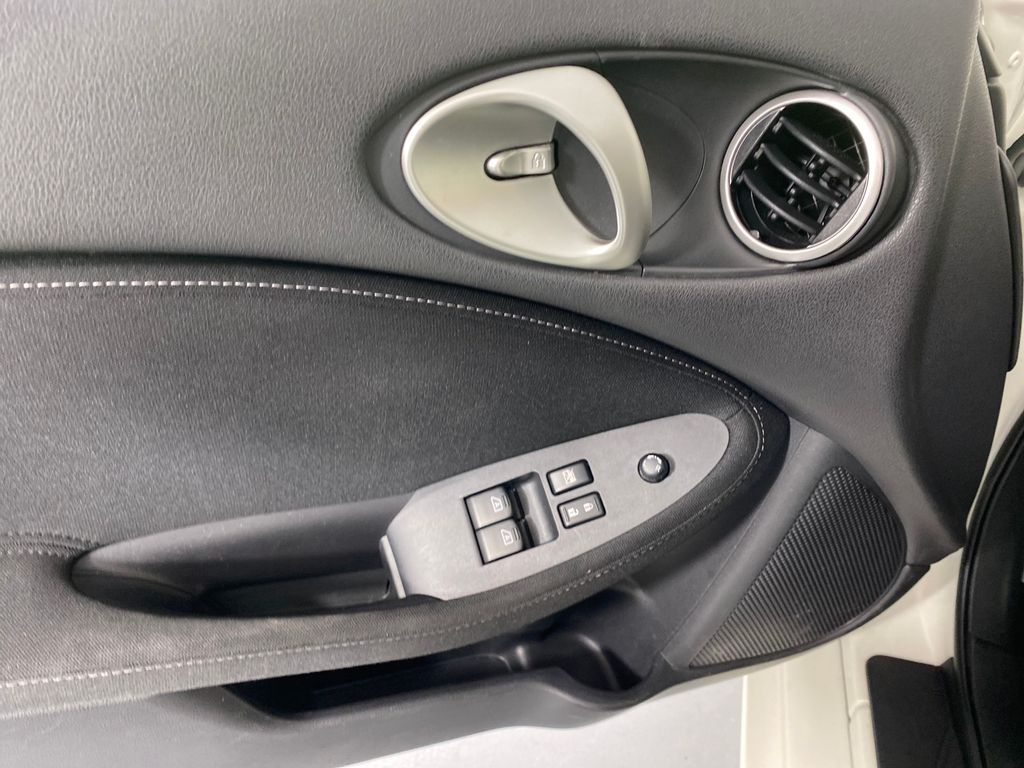 Vehicle image 15 of 30