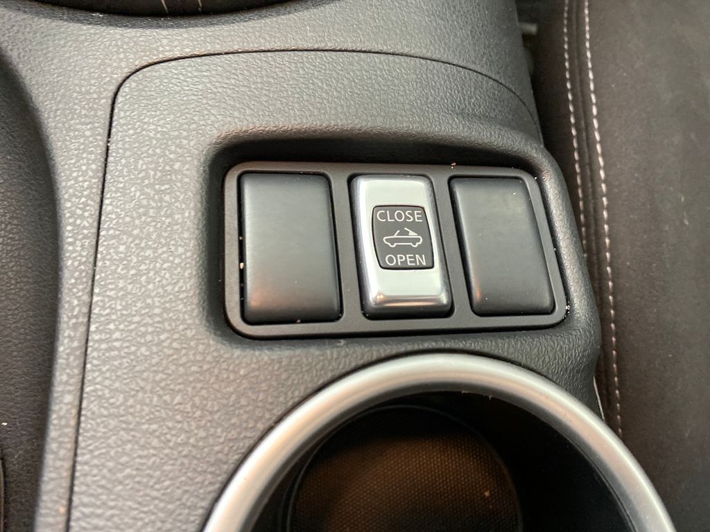 Vehicle image 17 of 30