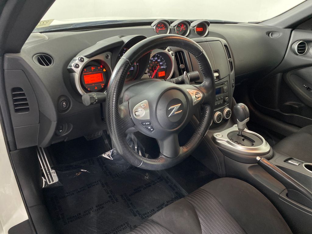 Vehicle image 9 of 30