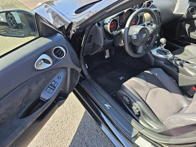 Vehicle image 11 of 23