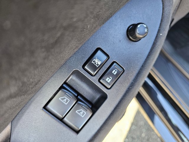 Vehicle image 14 of 23
