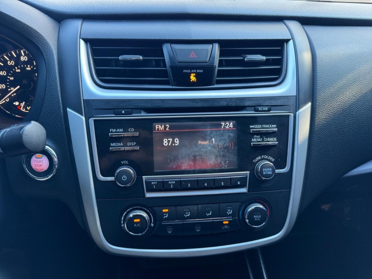 Vehicle image 21 of 27
