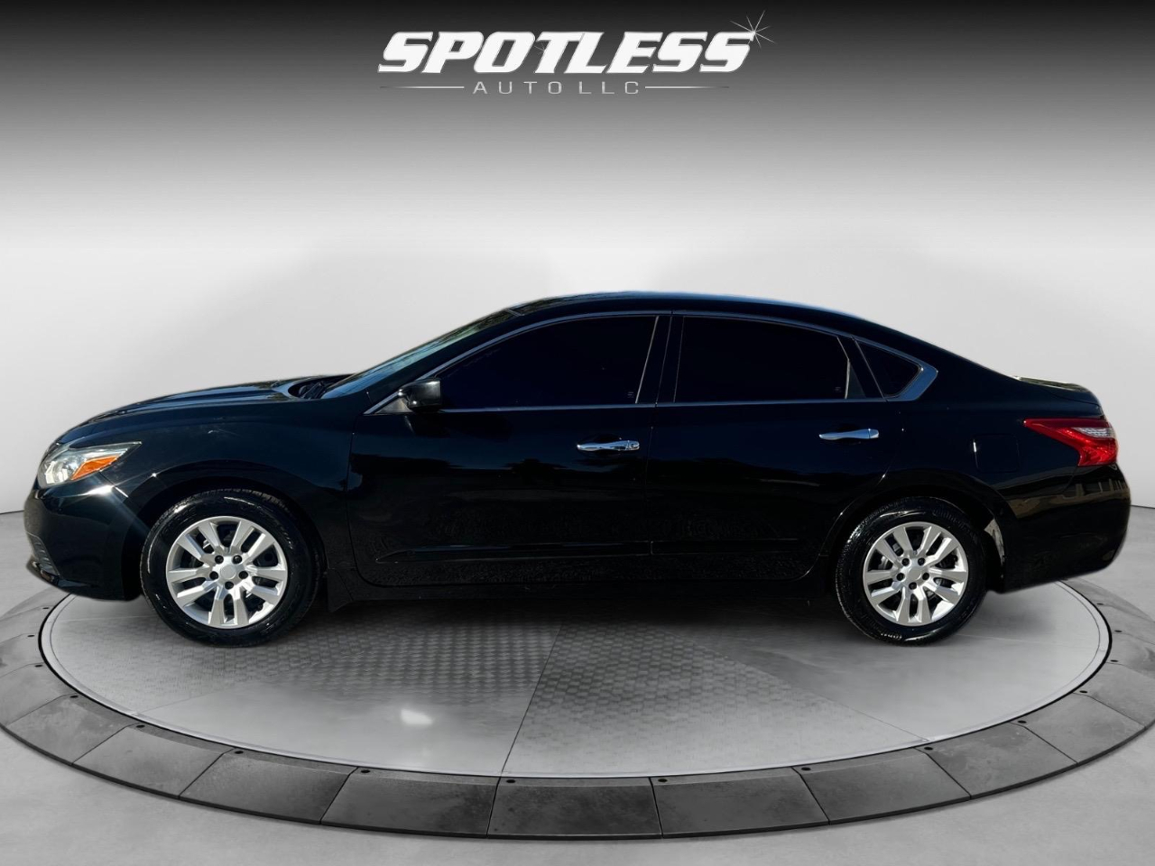 Vehicle image 10 of 27