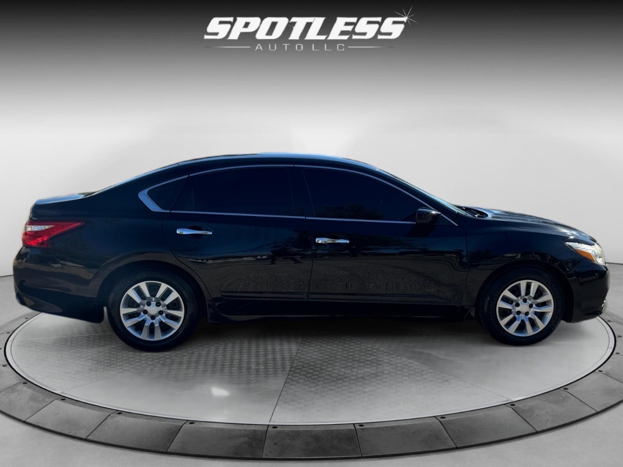 Vehicle image 6 of 27
