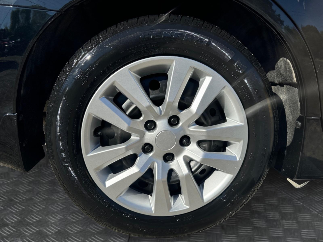 Vehicle image 15 of 27