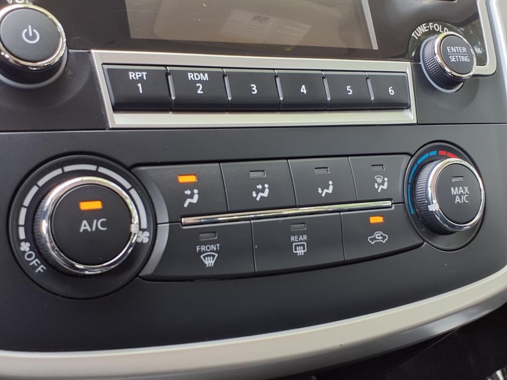Vehicle image 40 of 42