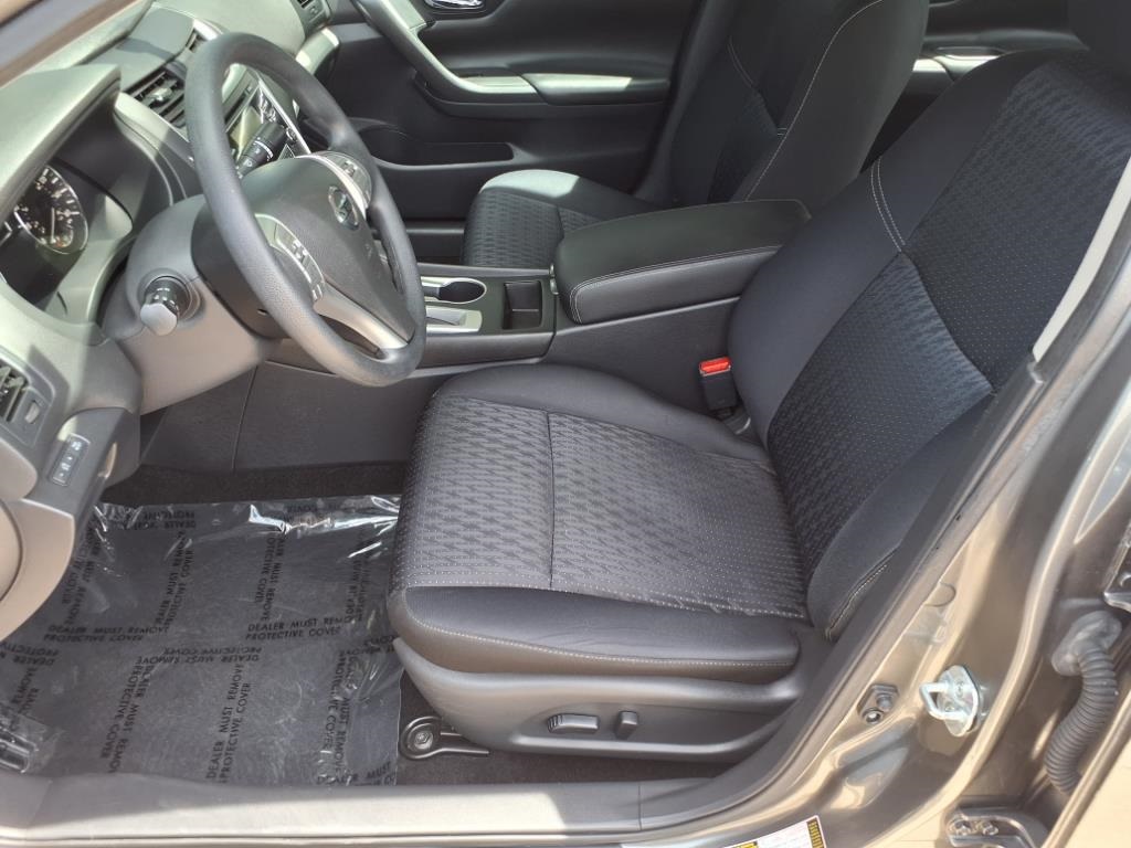 Vehicle image 19 of 42