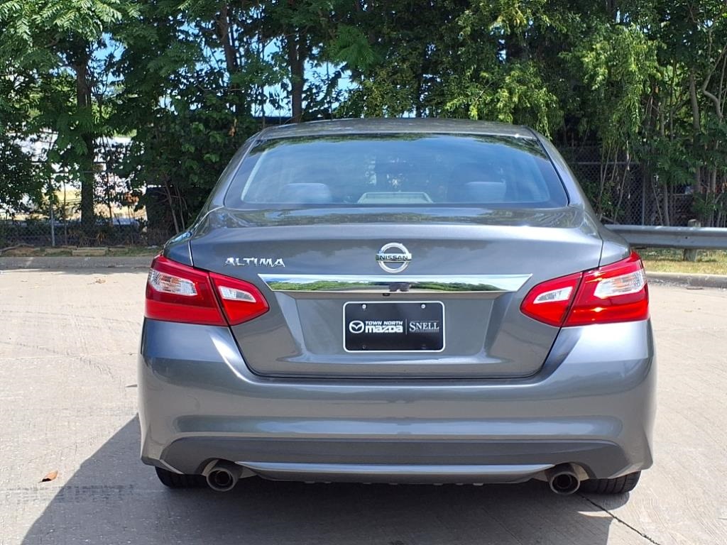 Vehicle image 11 of 42