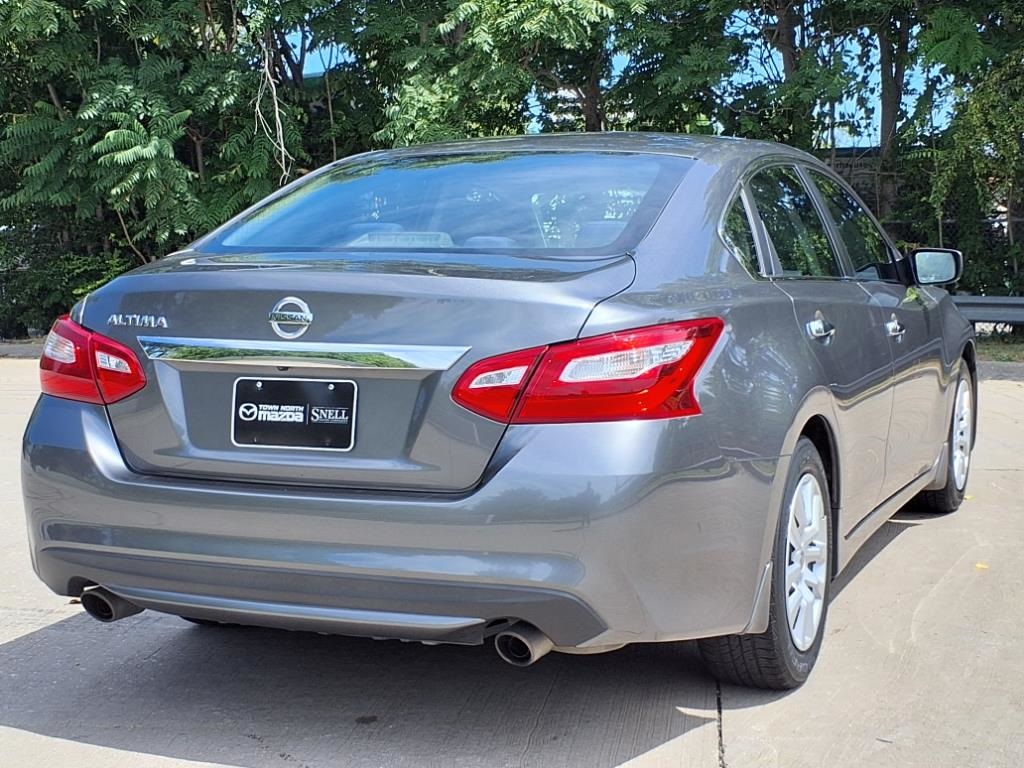 Vehicle image 10 of 42