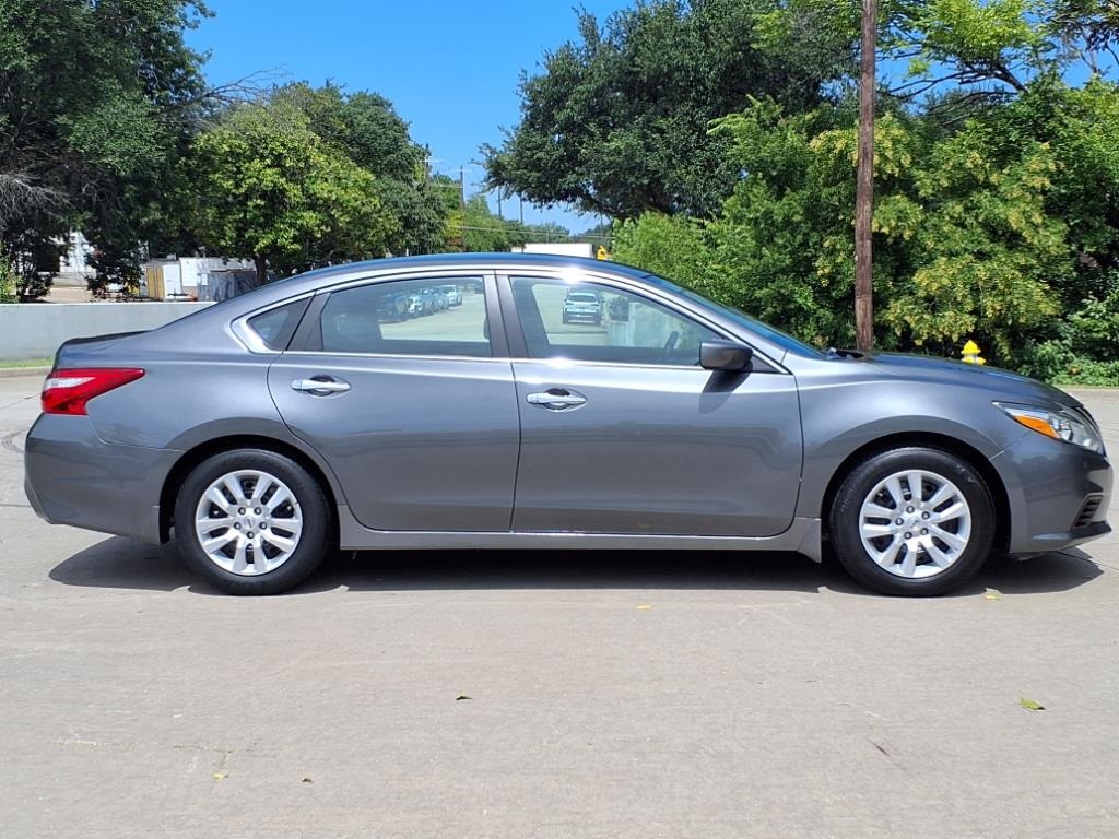Vehicle image 8 of 42
