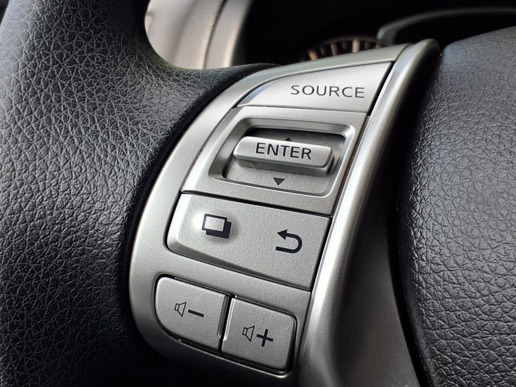 Vehicle image 33 of 42