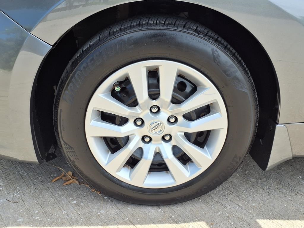 Vehicle image 15 of 42