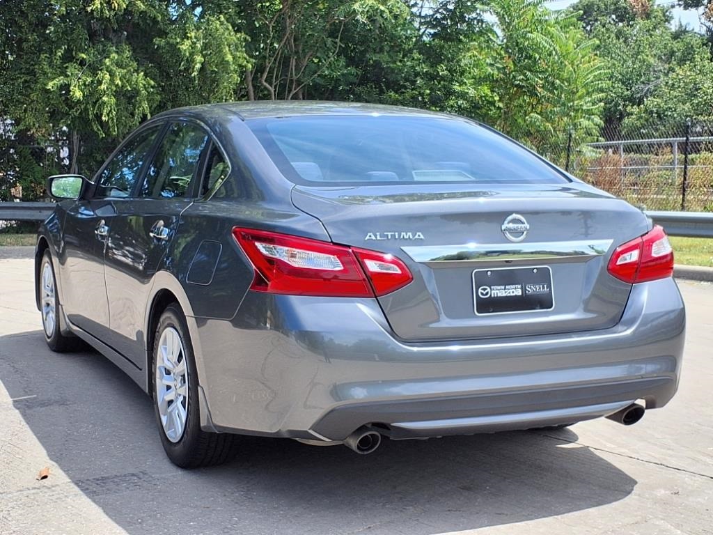 Vehicle image 13 of 42