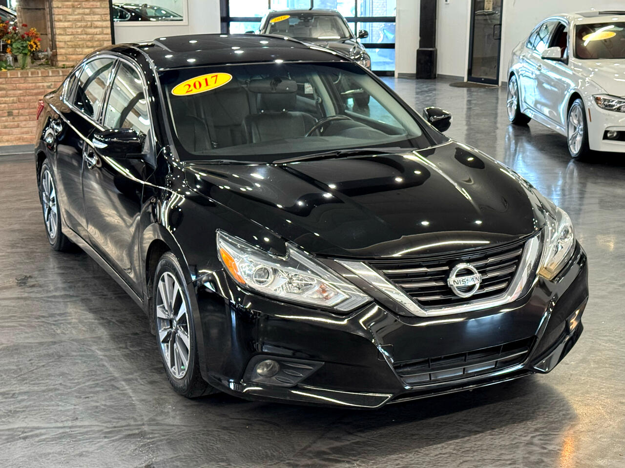 2017 Nissan Altima 2.5 SL Image 7 of 44