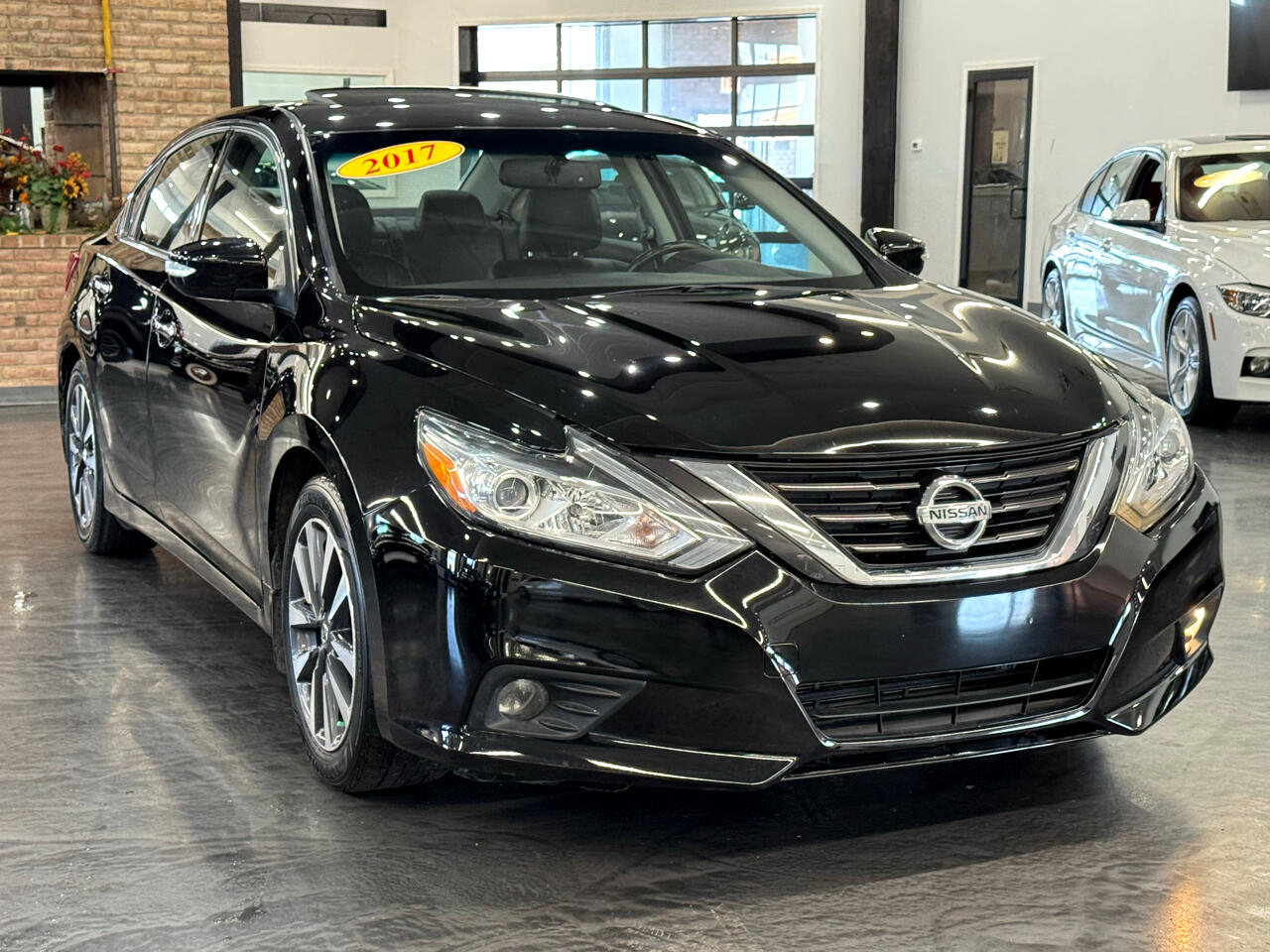 2017 Nissan Altima 2.5 SL Image 8 of 44
