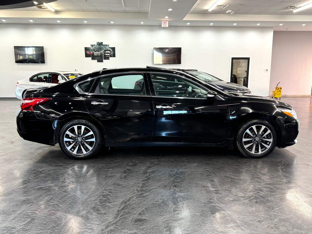 2017 Nissan Altima 2.5 SL Image 9 of 44