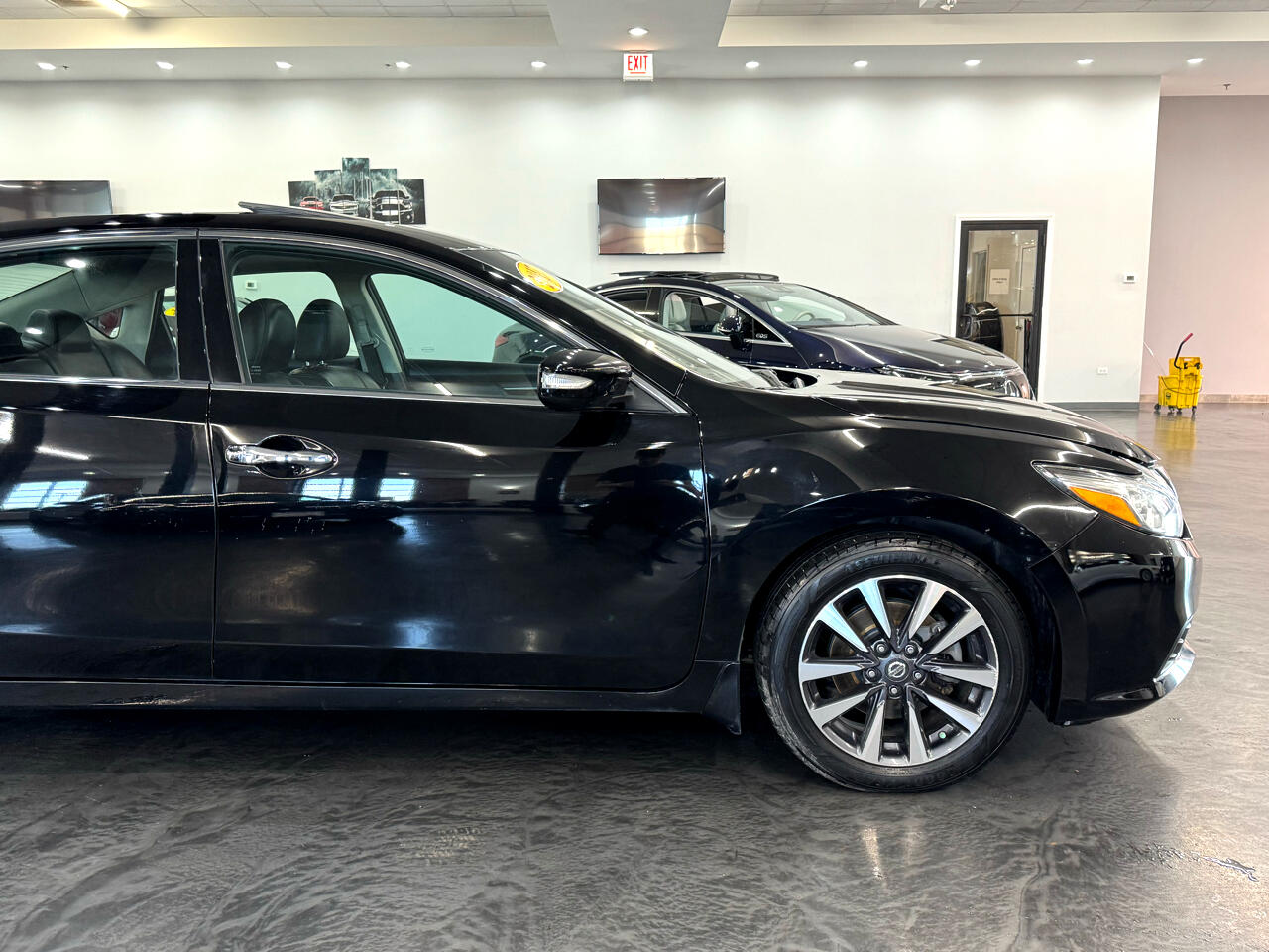 2017 Nissan Altima 2.5 SL Image 10 of 44