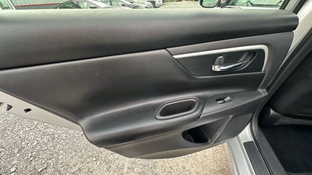 Vehicle image 25 of 45
