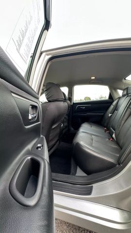 Vehicle image 28 of 45