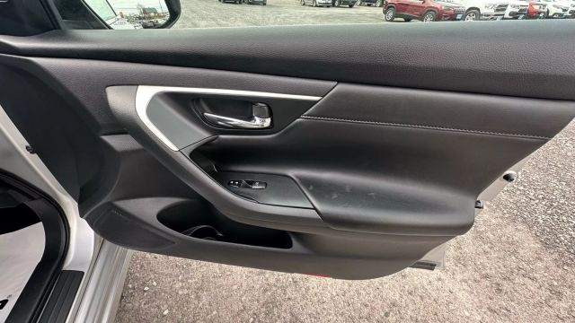 Vehicle image 40 of 45
