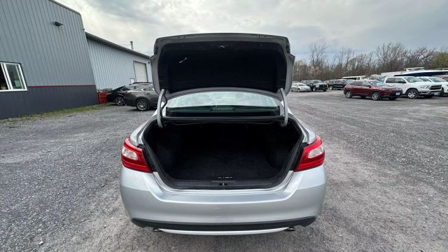 Vehicle image 17 of 45