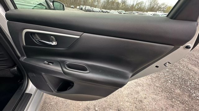 Vehicle image 36 of 45