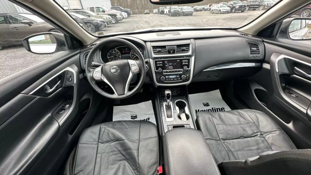 Vehicle image 32 of 45