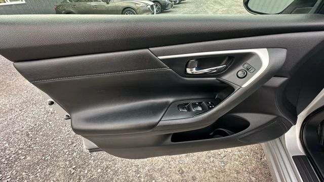 Vehicle image 23 of 45