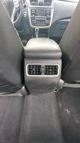 Vehicle image 33 of 45