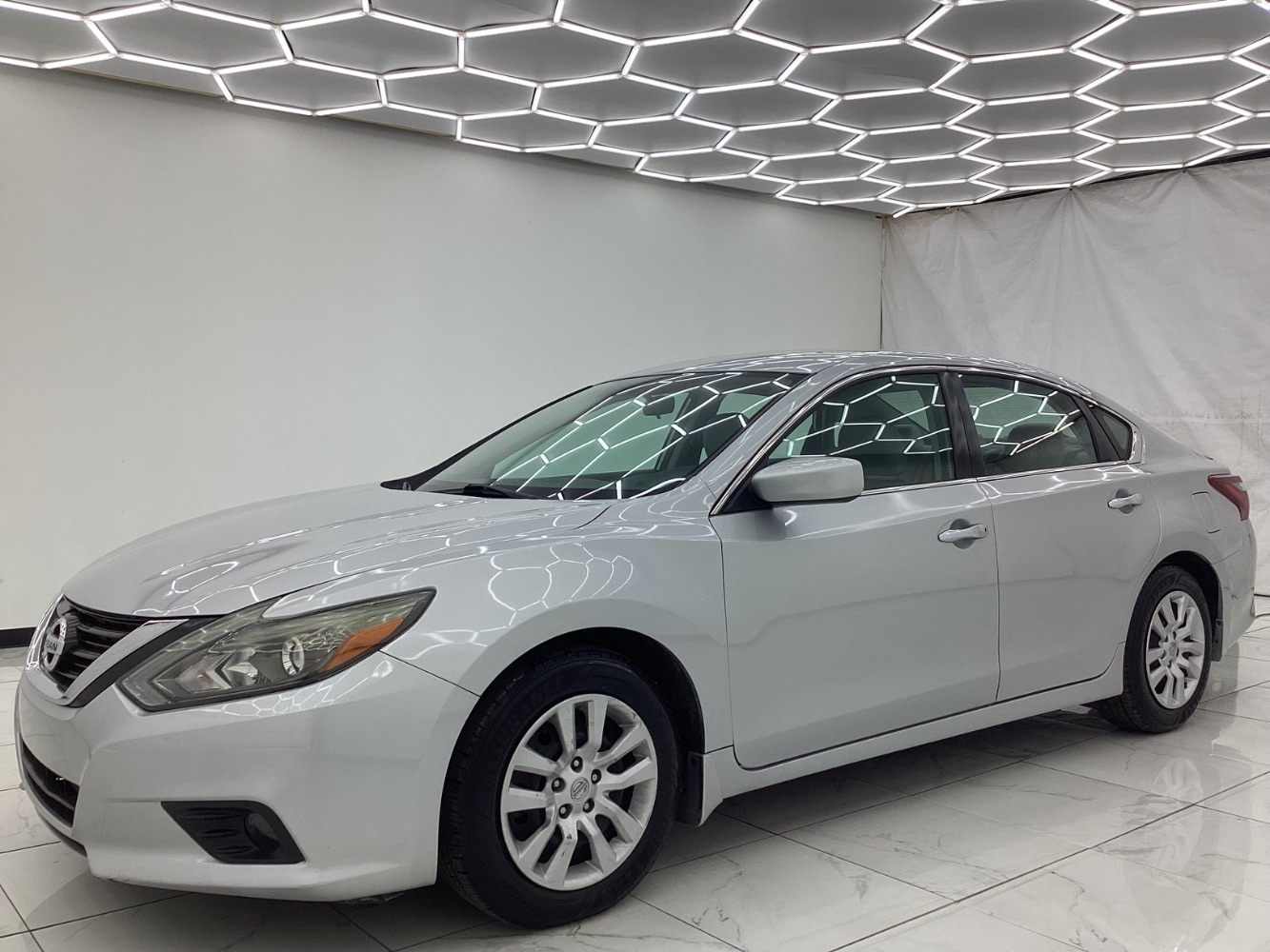 2017 Nissan Altima 2.5 SR Image 1 of 46