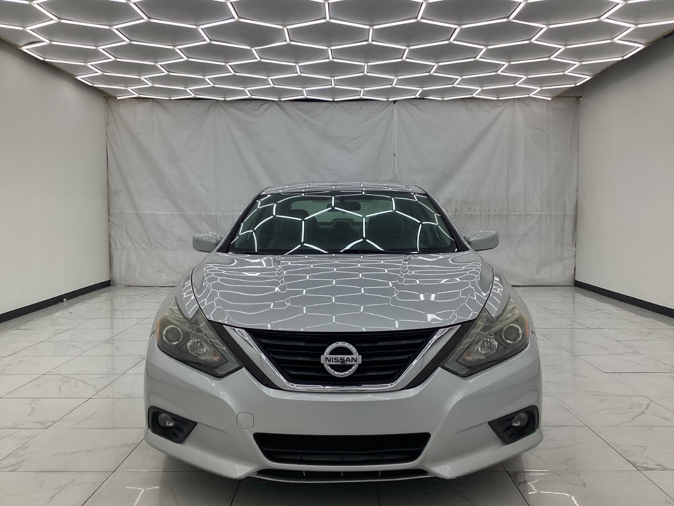 2017 Nissan Altima 2.5 SR Image 3 of 46