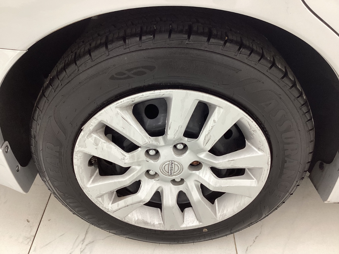 2017 Nissan Altima 2.5 SR Image 14 of 46
