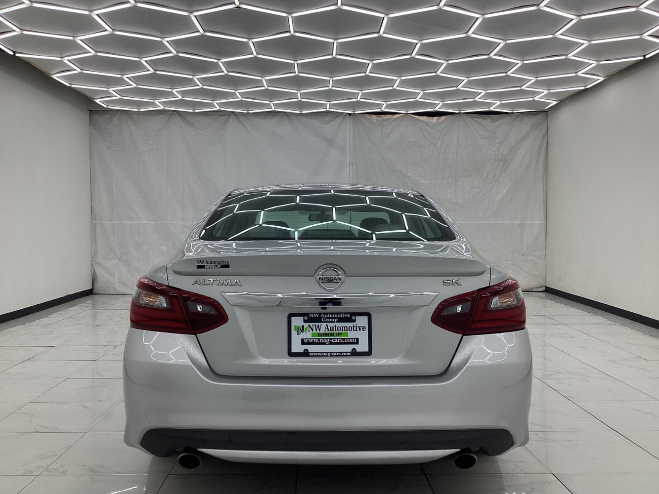 2017 Nissan Altima 2.5 SR Image 7 of 46