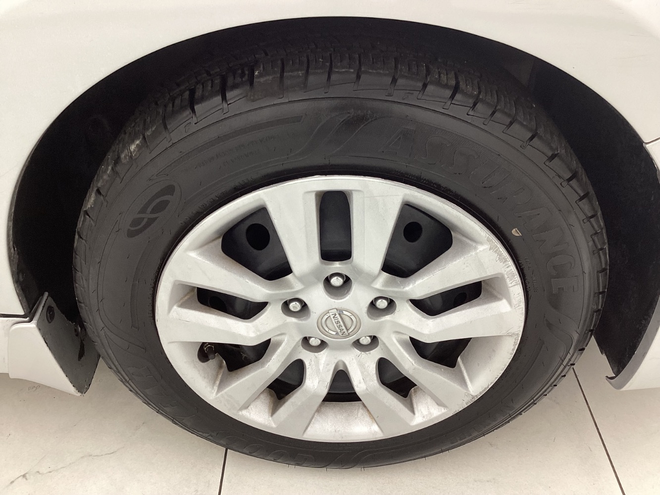 2017 Nissan Altima 2.5 SR Image 11 of 46